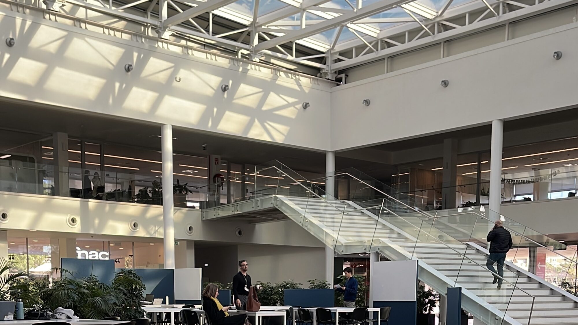 F398 E349 FC27 44 CE 80 D9 A29388768033